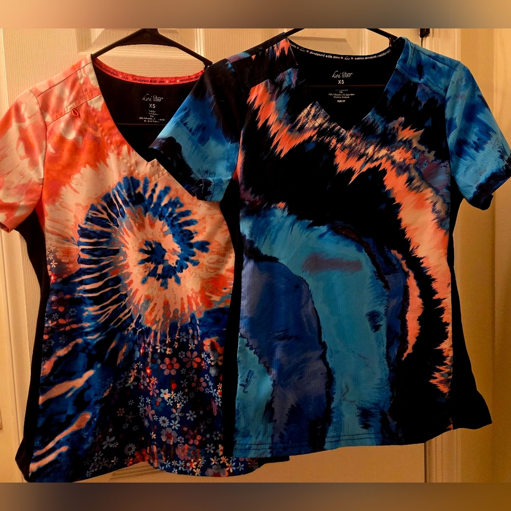 Set Of 2 Gorgeous Koi Lite Scrub Tops Size XS NWOT